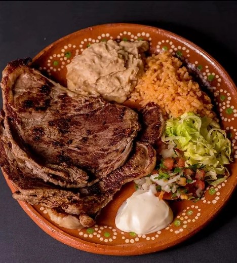 Carne asada plate with rice, beans and pico de gallo